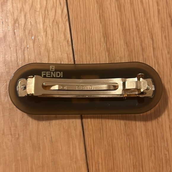 Fendi tortoise barrette - Picture 2 of 4